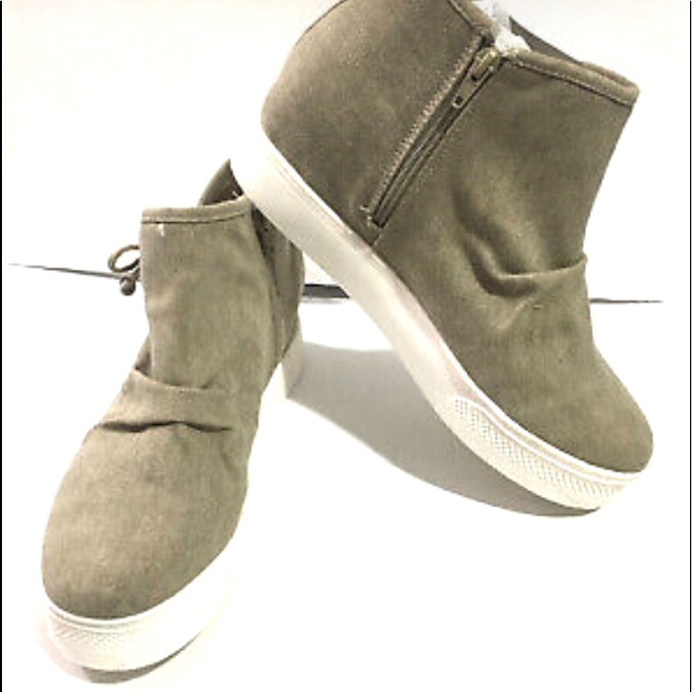 Very G wedge sneakers size 10